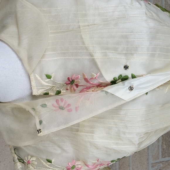 VINTAGE HANDMADE EMBROIDERED DRESS Tulle - Picture 4 of 16